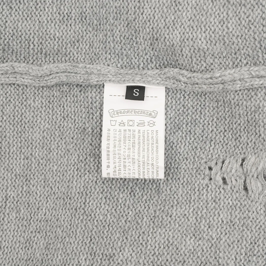 🅿️580 Chrome Hearts CH Chrome Hearts 25ss Embroidered Disk Sanskrit Cross Hole Knitted Sweater Pullover. It’s a very eye-catching style. It’s the same style for both men and women. It’s black and white. It looks great in person. It looks good on the upper body. It looks good when you wear it every day. It’s even more photogenic. It’s hard not to buy it. Buy it for me!!! Believe me, no one can refuse such a machine-length Chrome Hearts jacket. It has an expanded version based on the old version. The upper body is loose and stylish. Casual design with an expanded hem. Fat people are extremely slim. Thin people have a limited height. Ten thousand yuan ZP printing. 1:1 perfect restoration. Looks good when worn alone. Can be easily controlled by both men and women. If you care more about quality, you must also respect the price. It is completely different from the junk goods on the market that are thin and see-through and pill when worn. If the style makes you shine at a glance, then quality is what you should pay more attention to. We focus on quality rather than price. Customers who have received my products all know it. ️️️ Sweaters on the market are generally made of core-spun yarn. We use modal. Compared with core-spun yarn, the advantages are very intuitive: high cost, high price, high density, relatively expensive for developers, allowing us to make a lot less money. In addition, it is delicate, has no scum on the upper body, resists pilling, and is high-end. We are conscientious sellers and do not use core-spun yarn. Core-spun yarn is really useless except for being cheap. It shrinks, pills, hooks, and makes people pierced. He is proficient in everything. It is 2024. Who doesn’t want to look presentable when going out when they dress up? Quality determines the upper body effect. No matter how bad the quality, the best style is still the temperament of the urban-rural fringe. We only do long-term business. Quality determines character. Take it back and wear it with confidence and wash it. The pattern quality will definitely make your eyes shine. We only make the right version of high quality. We make high-end hard goods. Reject junk goods and reject fast food. Conscientious quality and conscientious price. You deserve it!  Color: Black Beige Gray Size: S-L